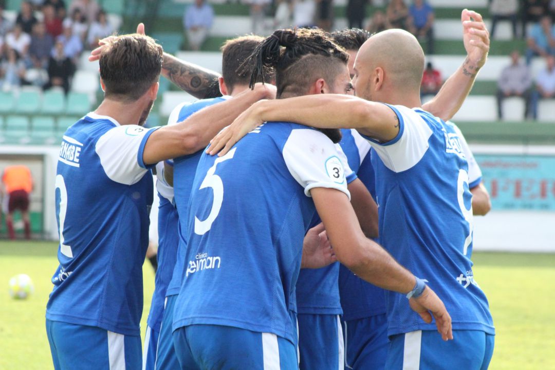Jugadores del Xerez DFC celebrando uno de los goles en Pozoblanco Jugadores del Xerez DFC celebrando uno de los goles en Pozoblanco