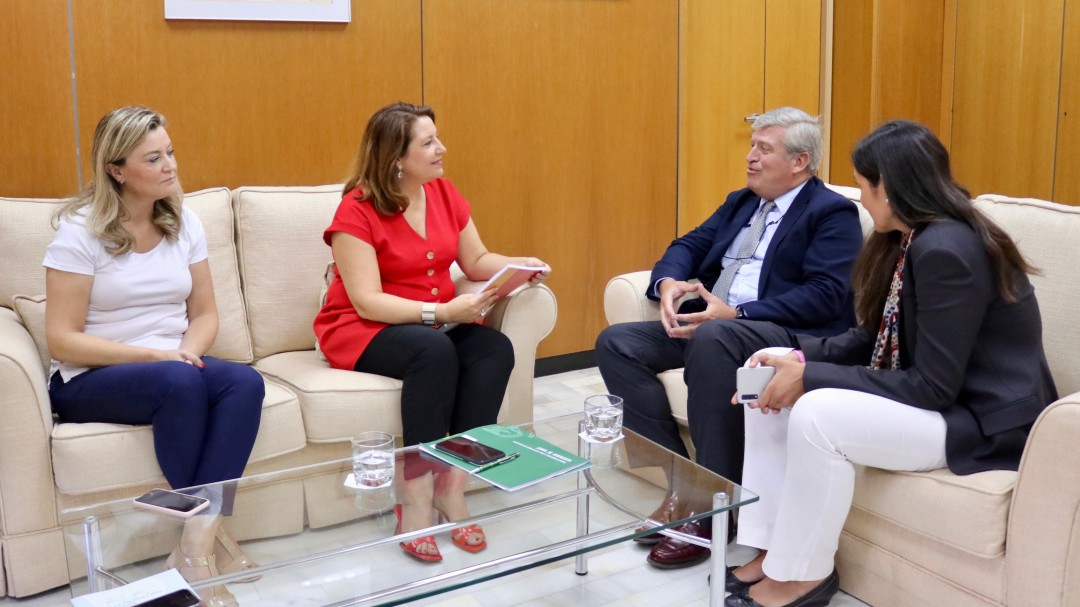 Crespo subraya el "firme compromiso" de la Junta por impulsar la innovación y la sostenibilidad del sector agrario andaluz