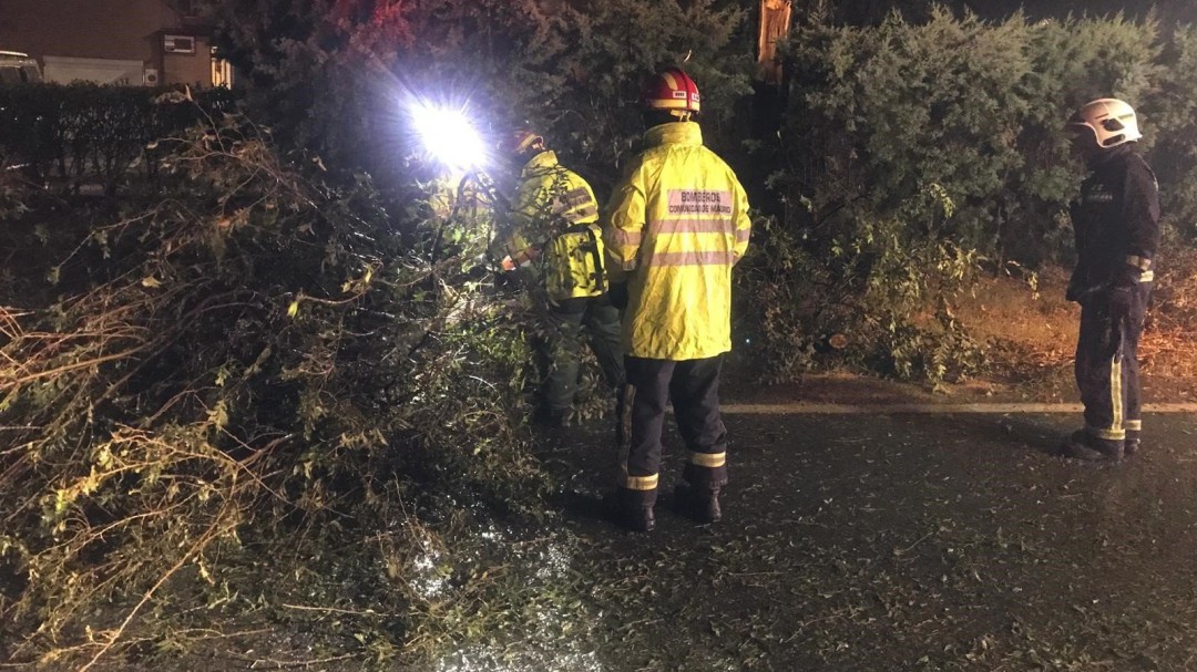 Las intensas lluvias del viernes pasan sin causar daños graves por el sureste
