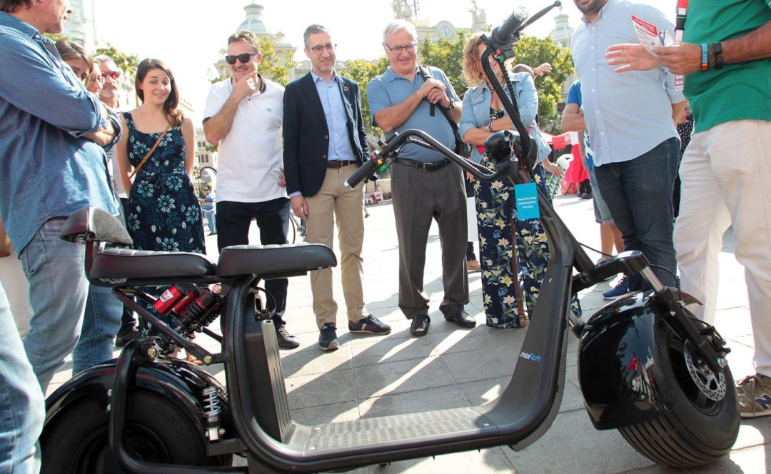 El alcalde Joan Ribó, el conseller Arcadi España y el concejal Giuseppe Grezzi, en la inauguración de la Feria de la Movilidad El alcalde Joan Ribó, el conseller Arcadi España y el concejal Giuseppe Grezzi, en la inauguración de la Feria de la Movilidad