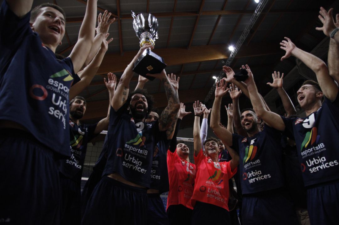 El trofeo 'Ciutat de Palma' se queda en casa El trofeo 'Ciutat de Palma' se queda en casa