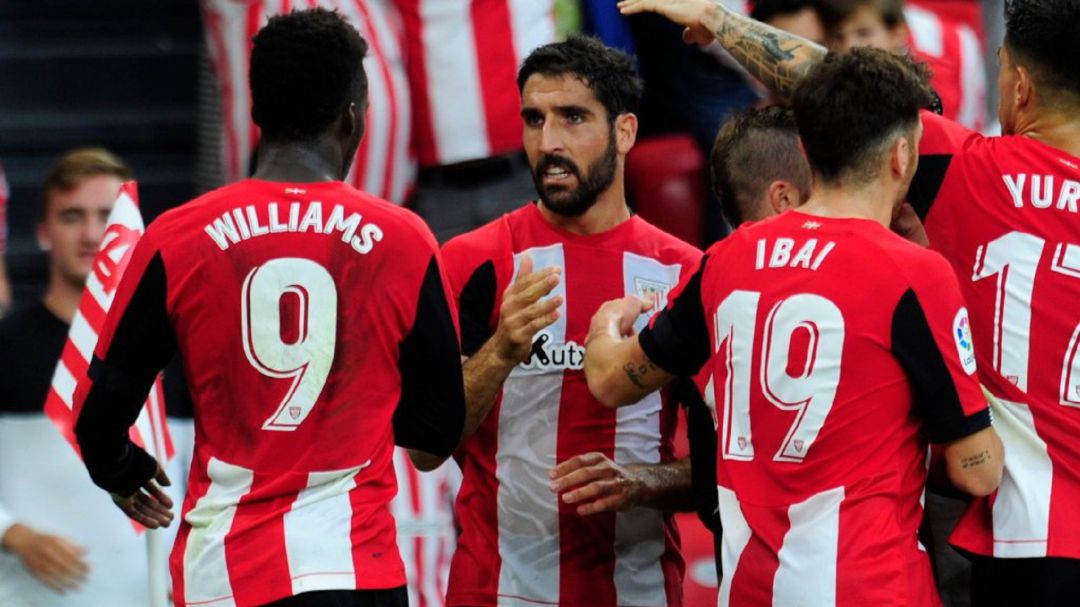 Los jugadores del Athletic celebran un gol marcado al Alavés. Los jugadores del Athletic celebran un gol marcado al Alavés.