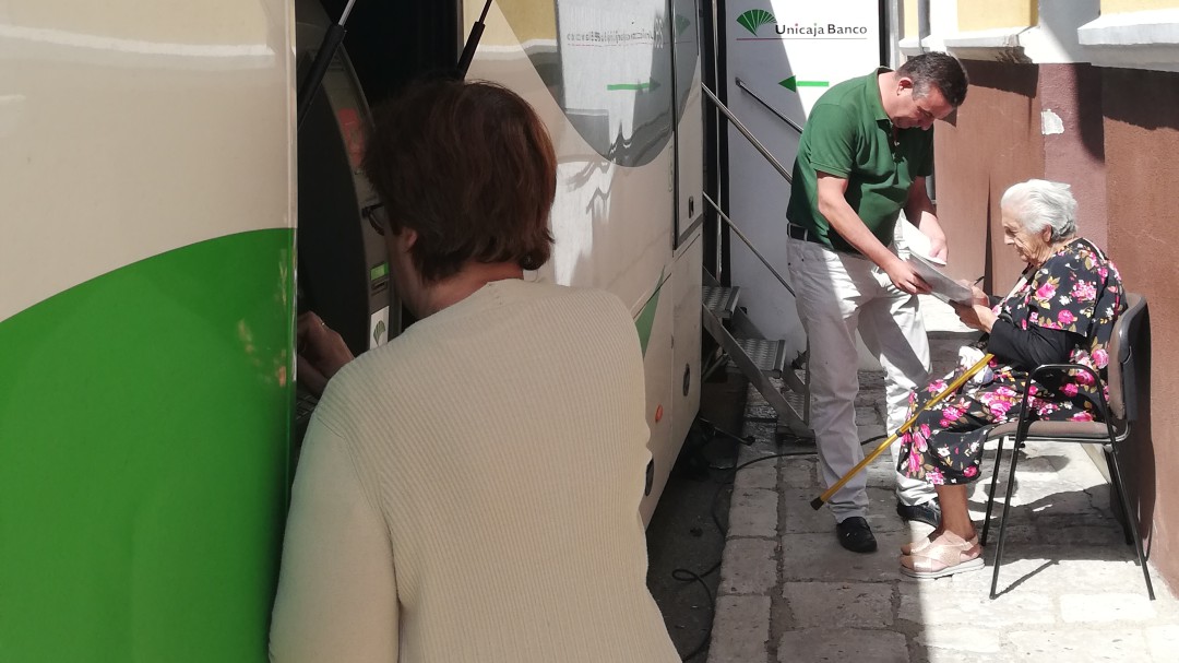 El banco ambulante llega a Matapozuelos