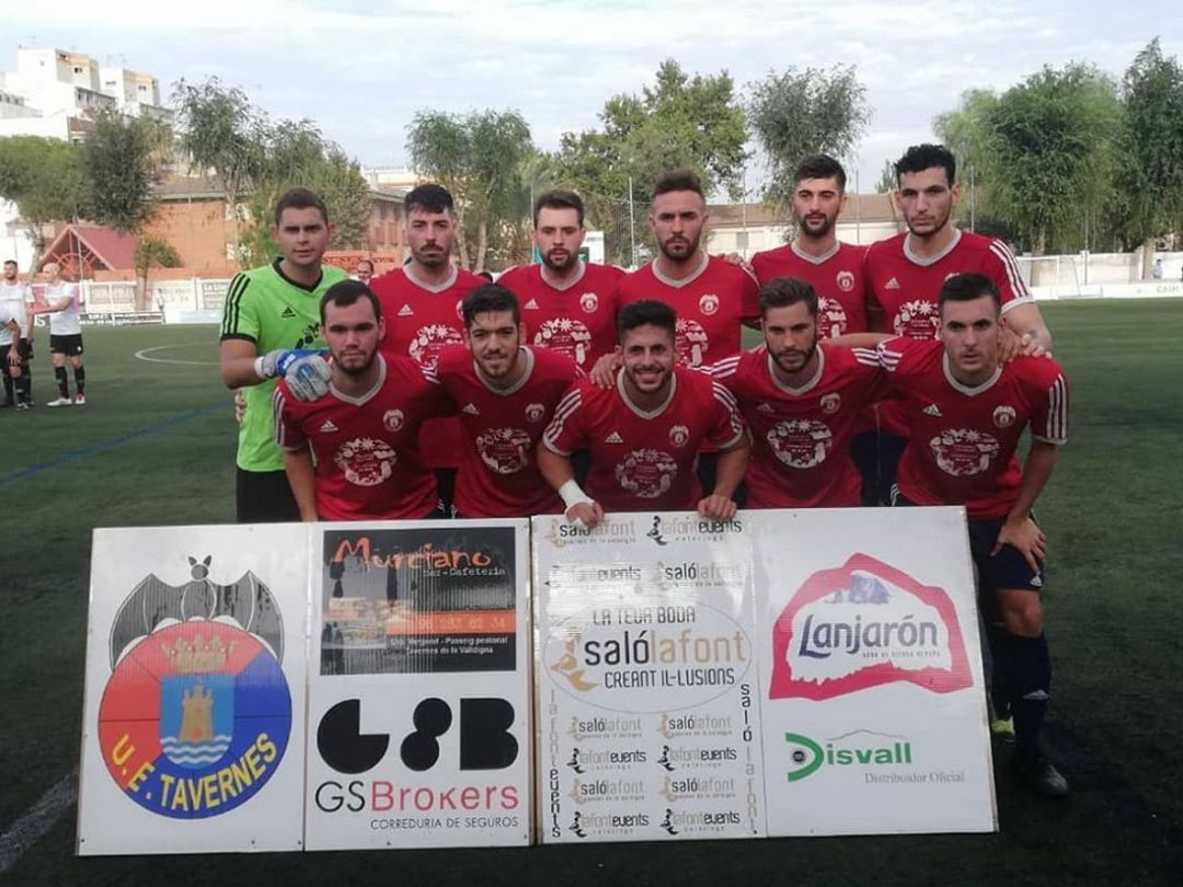 La plantilla antes del encuentro frente al Carcaixent La plantilla antes del encuentro frente al Carcaixent