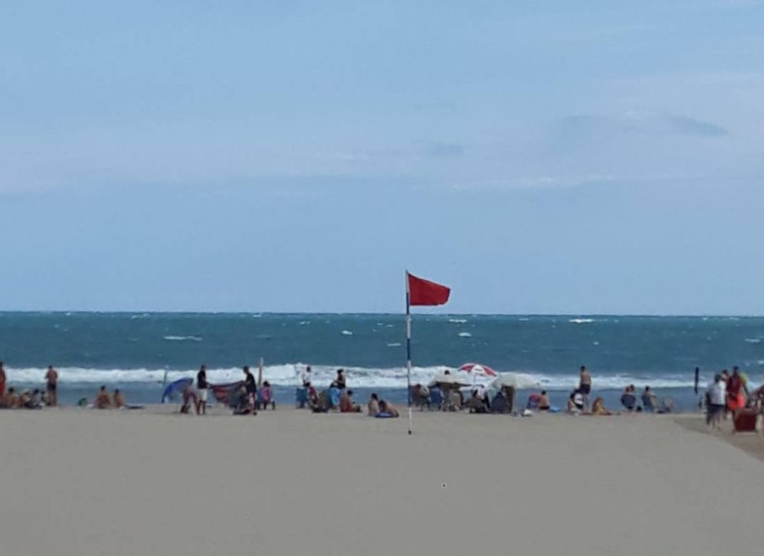 Jornada de bandera roja en la Safor, el domingo 22 de septiembre, aunque en Oliva no ondeaba porque ya ha finalizado el servicio de socorrismo Jornada de bandera roja en la Safor, el domingo 22 de septiembre, aunque en Oliva no ondeaba porque ya ha finalizado el servicio de socorrismo