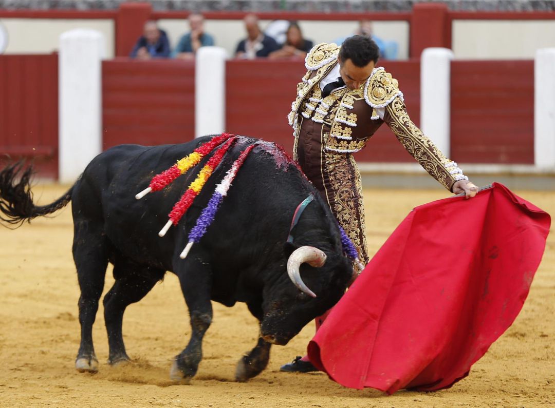 El Cid toreando con hondura al natural en la pasada Feria de Valladolid El Cid toreando con hondura al natural en la pasada Feria de Valladolid