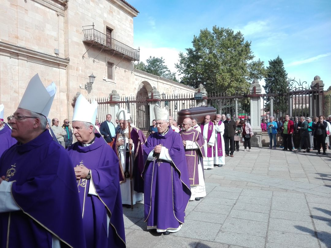 Los restos mortales de Gregoriio Martínez Sacristán llegando a la Catedral de Zamora Los restos mortales de Gregoriio Martínez Sacristán llegando a la Catedral de Zamora