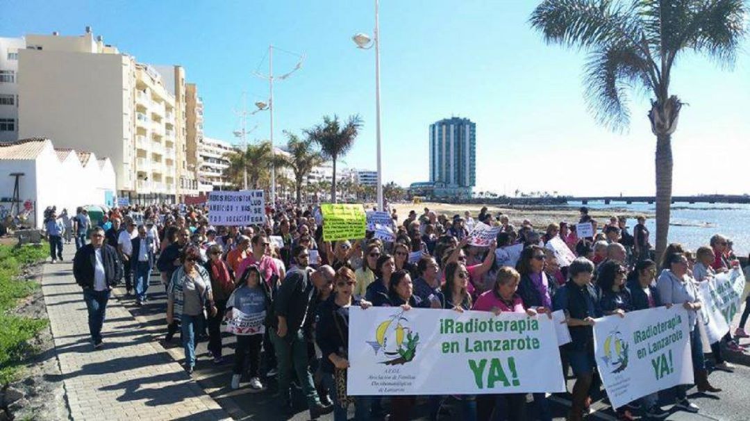Manifestación en el Reducto pidiendo Radioterápia en Lanzarote YA! Manifestación en el Reducto pidiendo Radioterápia en Lanzarote YA!