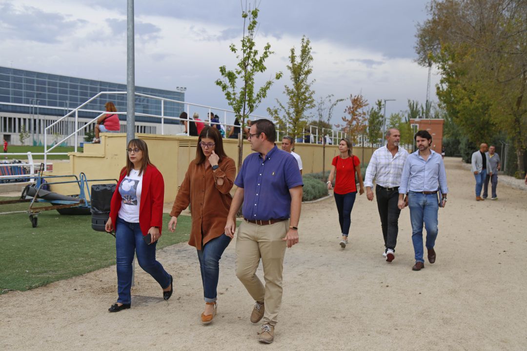 Luis Vázquez Vázquez (en la segunda fila, con pantalón vaquero y camisa azul) acompañando a la alcaldesa de Móstoles, Noelia Posse en la visita a las obras del Polideportivo Andrés Torrejón Luis Vázquez Vázquez (en la segunda fila, con pantalón vaquero y camisa azul) acompañando a la alcaldesa de Móstoles, Noelia Posse en la visita a las obras del Polideportivo Andrés Torrejón