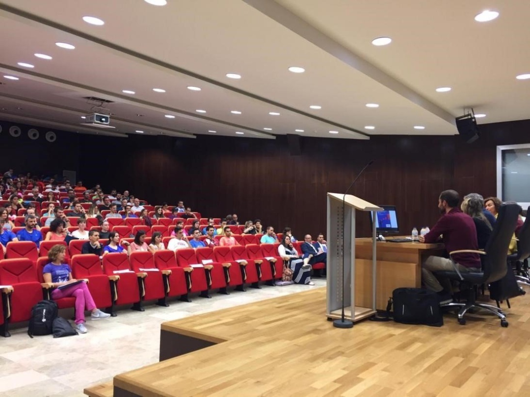 España necesita rejuvenecer su profesorado con 160.000 docentes España necesita rejuvenecer su profesorado con 160.000 docentes