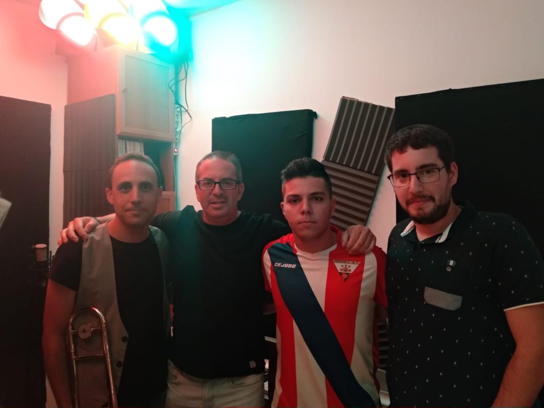 Fútbol modesto Huelva Aroche: El Aroche estrena himno Fútbol modesto Huelva Aroche: El Aroche estrena himno