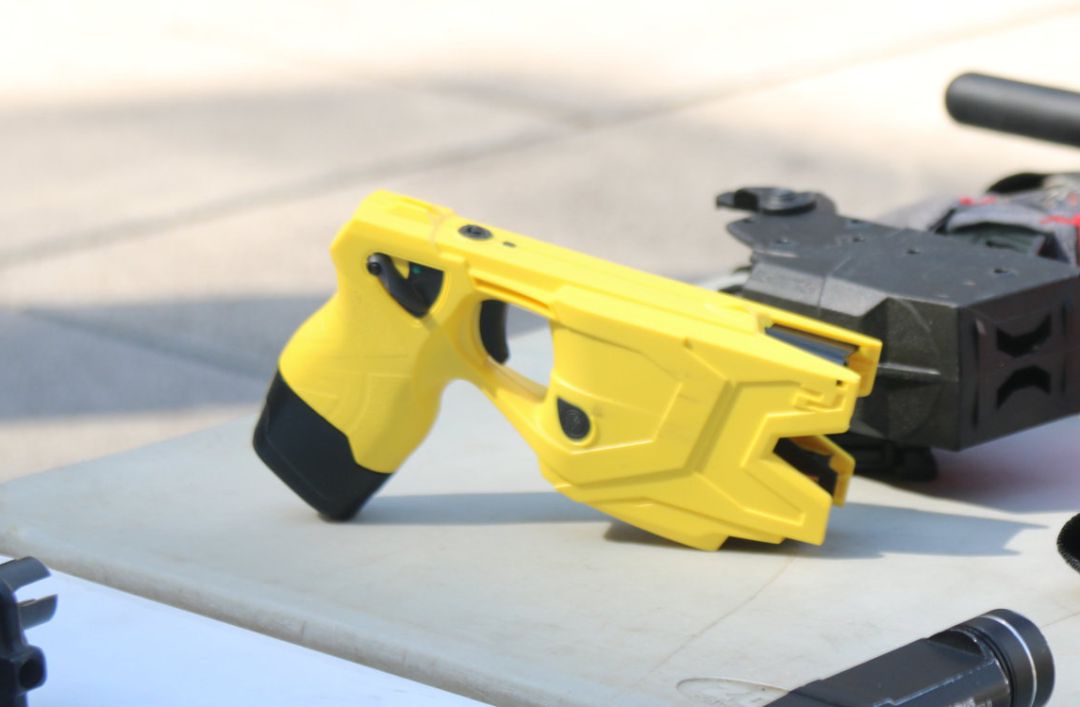 Una pistola táser de la Brigada Móvil de los Mossos d'Esquadra Una pistola táser de la Brigada Móvil de los Mossos d'Esquadra