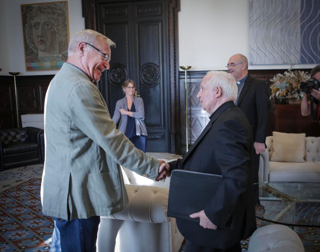 El arzobispo de València, Antonio Cañizares, se ha reunido este martes con el alcalde, Joan Ribó en el Ayuntamiento El arzobispo de València, Antonio Cañizares, se ha reunido este martes con el alcalde, Joan Ribó en el Ayuntamiento