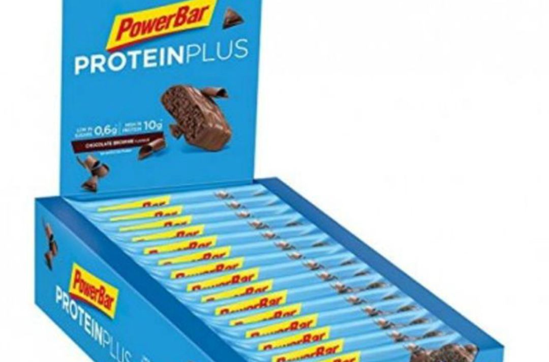 Las barritas de proteínas que contienen anacardos sin etiquetar. Las barritas de proteínas que contienen anacardos sin etiquetar.