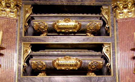 Sepulcros en la Cripta Real del Monasterio de El Escorial Sepulcros en la Cripta Real del Monasterio de El Escorial