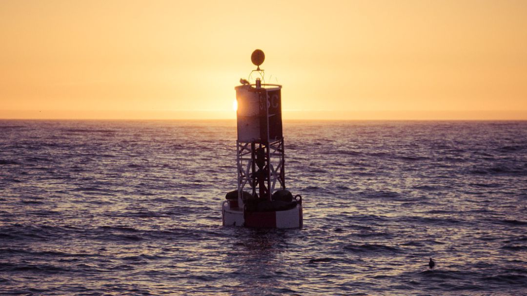 Muchos aparatos transmiten datos de interés del mar para engrosar estudios científicos que nos muestren los cambios que se están produciendo Muchos aparatos transmiten datos de interés del mar para engrosar estudios científicos que nos muestren los cambios que se están produciendo