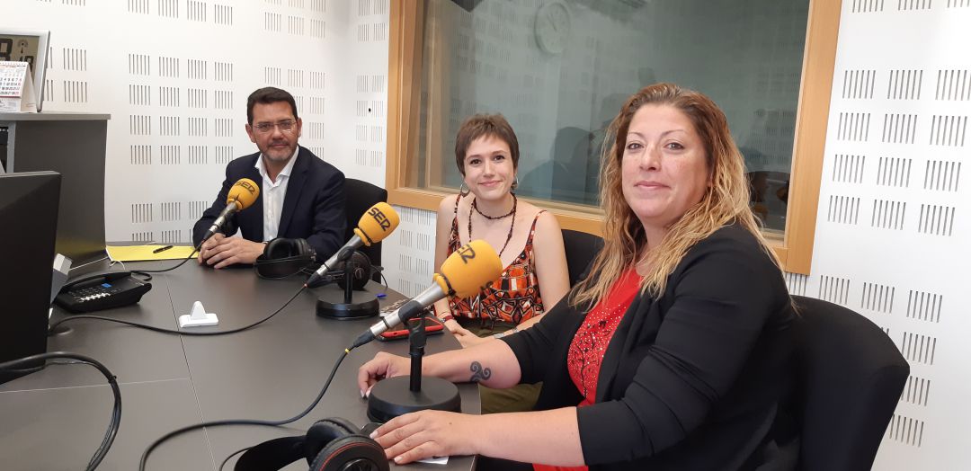De izquieda a derecha, Carlos González Pereira, portavoz del PP en Getafe, Eva Martínez, concejala de Cultura y edil de Más Madrid – Leganemos y Ana Valera, concejala Presidencia y Portavoz PSOE en ayuntamiento de Parla. De izquieda a derecha, Carlos González Pereira, portavoz del PP en Getafe, Eva Martínez, concejala de Cultura y edil de Más Madrid – Leganemos y Ana Valera, concejala Presidencia y Portavoz PSOE en ayuntamiento de Parla.