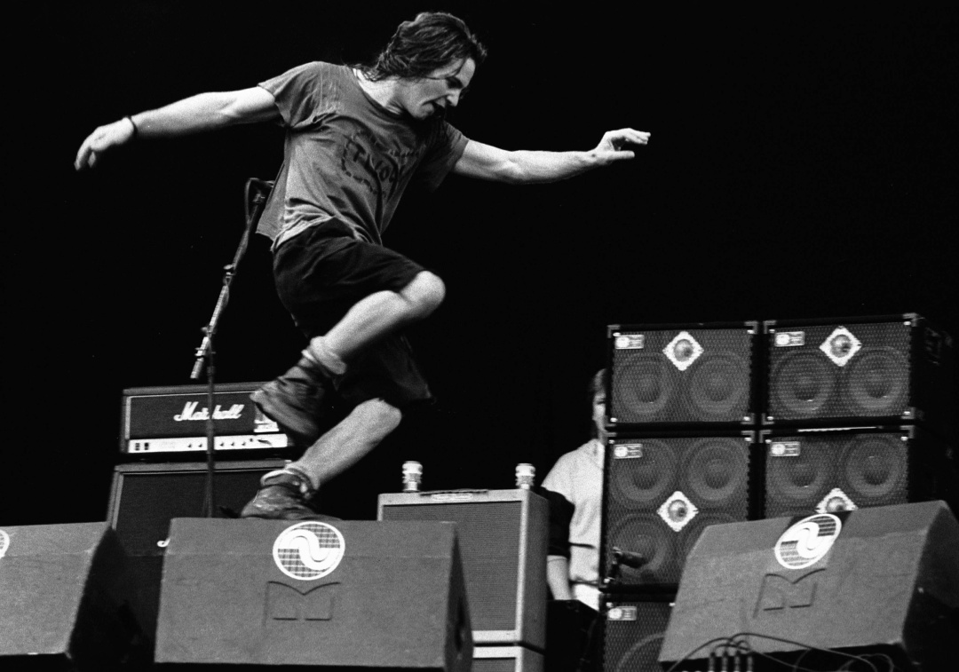 Eddie Vedder durante un concierto de Pearl Jam en el festival Pinkpop de 1992 Eddie Vedder durante un concierto de Pearl Jam en el festival Pinkpop de 1992