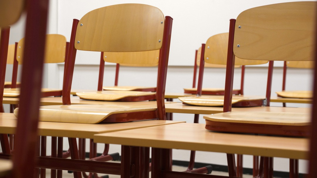 Las familias afectadas por los recortes en Educación exigen una solución