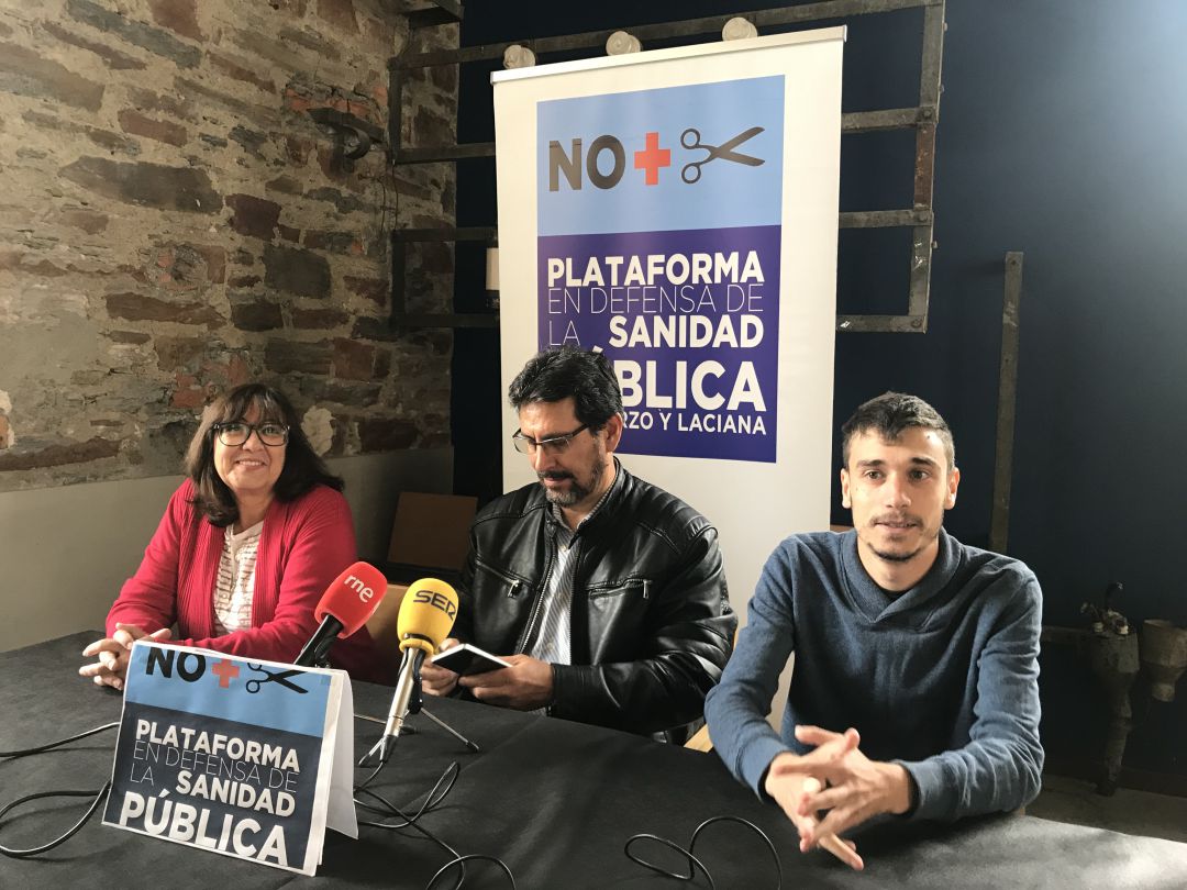 Los portavoces de la Plataforma en la rueda de prensa Los portavoces de la Plataforma en la rueda de prensa