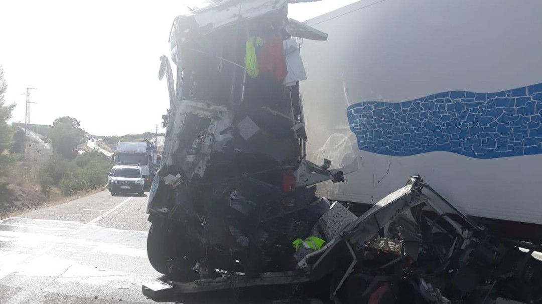 Dos conductores mueren en un choque frontal entre dos camiones en la A-4 a la altura de Montoro