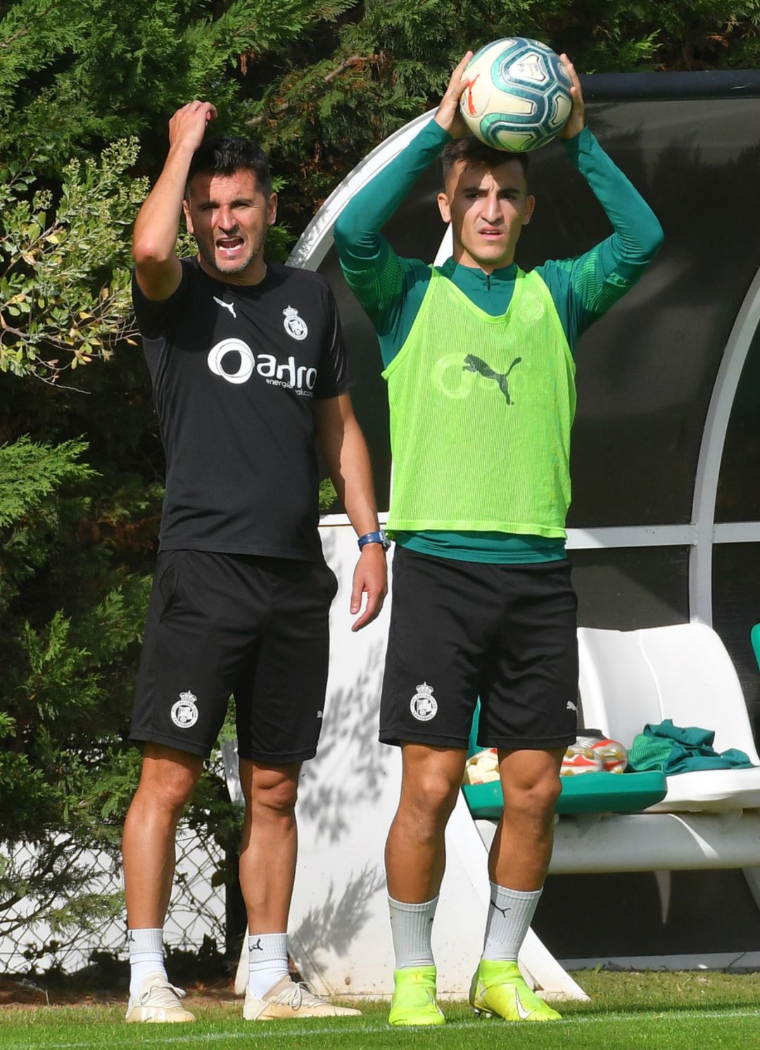 El sábado Ania va a tener que gritar muy fuerte para que el oiga su lateral. El sábado Ania va a tener que gritar muy fuerte para que el oiga su lateral.