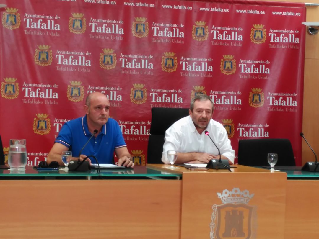 El alcalde, Jesús Arrizubieta, ha presentado al nuevo jefe de Policía Municipal de Tafalla El alcalde, Jesús Arrizubieta, ha presentado al nuevo jefe de Policía Municipal de Tafalla