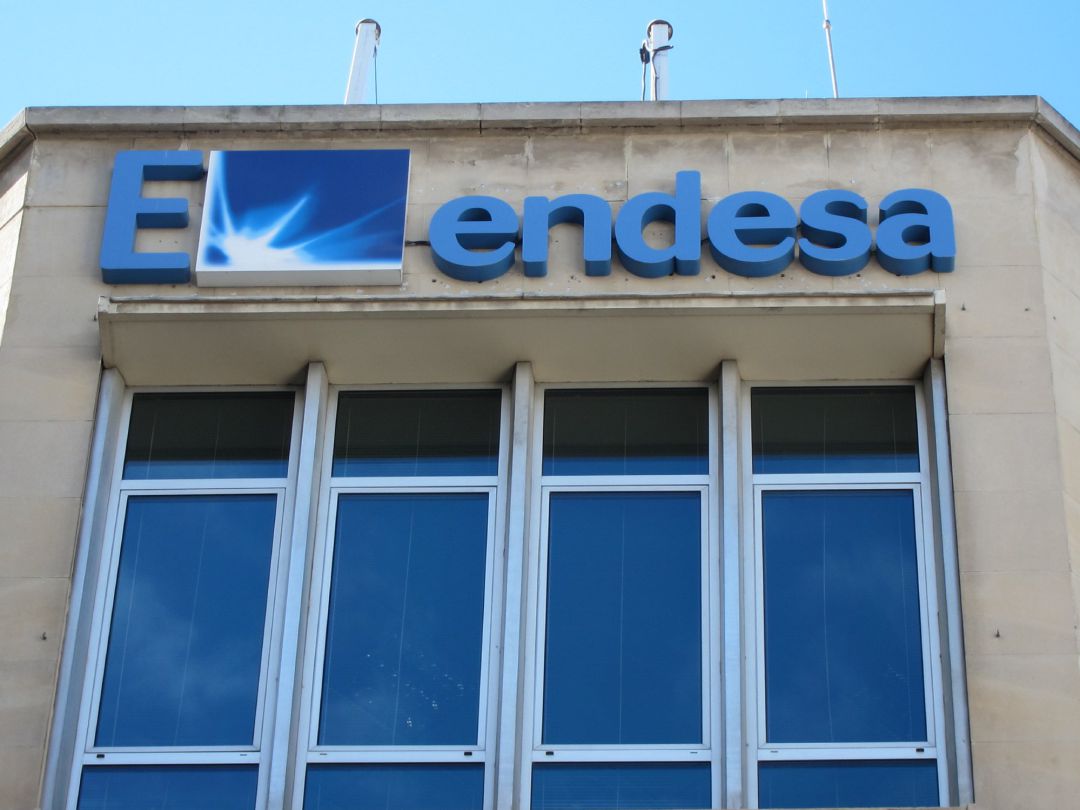Sede y logo de Endesa Sede y logo de Endesa