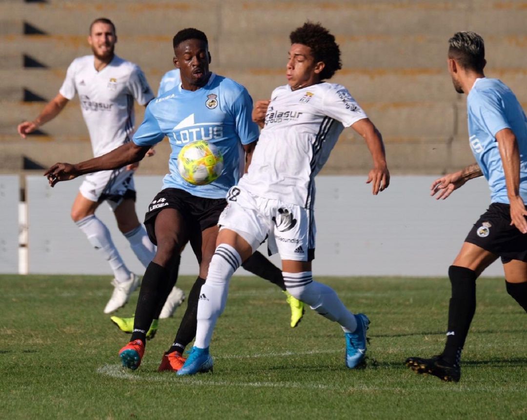 Un momento del partido. Un momento del partido.