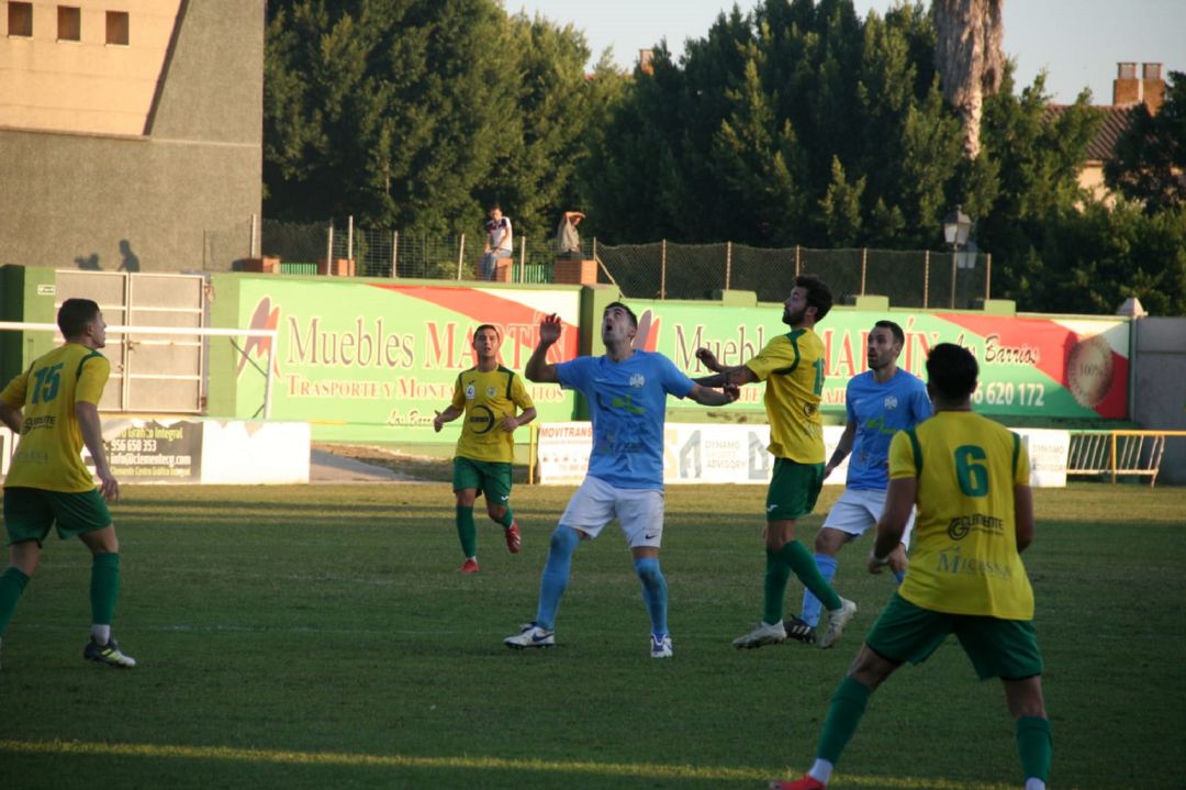Un momento del partido. Un momento del partido.