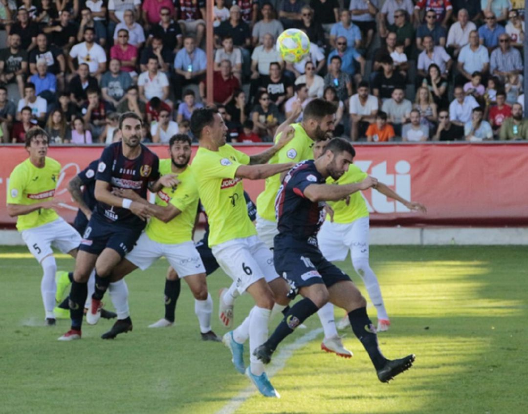 Luis Castillo le da los tres puntos al Yeclano Deportivo ante un Talavera que pecó de ansiedad Luis Castillo le da los tres puntos al Yeclano Deportivo ante un Talavera que pecó de ansiedad