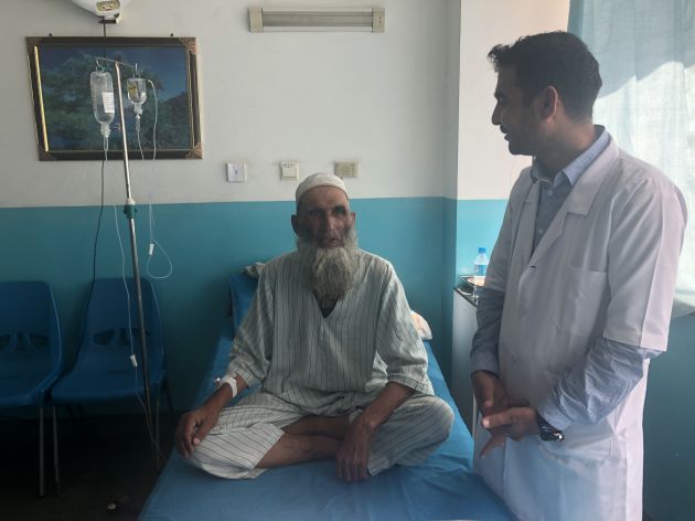 Haji Asil, de 70 años con cáncer de esófago en la unidad oncológica Haji Asil, de 70 años con cáncer de esófago en la unidad oncológica