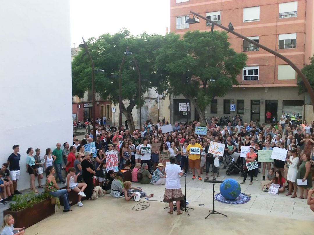 Más de 300 personas "marchan por el clima" en Dénia Más de 300 personas "marchan por el clima" en Dénia