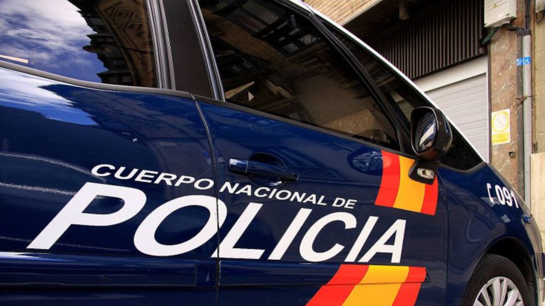 Detenido un hombre que intentó atentar contra su hijo a las puertas del Hospital de Elda