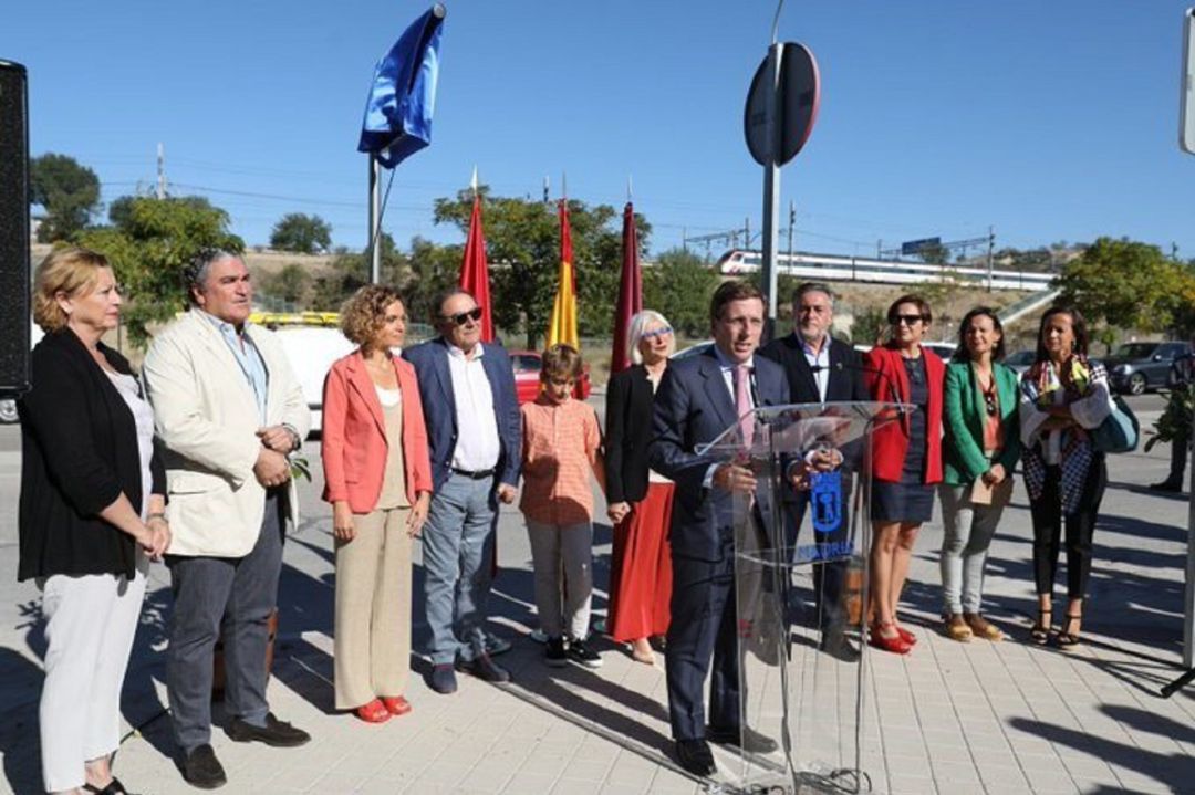 Representantes políticos acuden a la inauguración de la calle que lleva el nombre de la ex Ministra de Defensa Representantes políticos acuden a la inauguración de la calle que lleva el nombre de la ex Ministra de Defensa