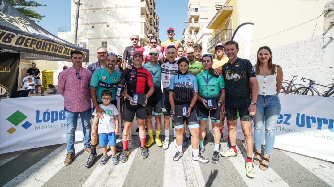 José Manuel Cayuela repite triunfo en la Carrera Ciclista Urbana de Cuevas