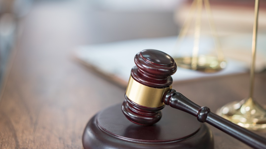 Condenan a cuatro años de cárcel a una mujer por abuso sexual a un menor