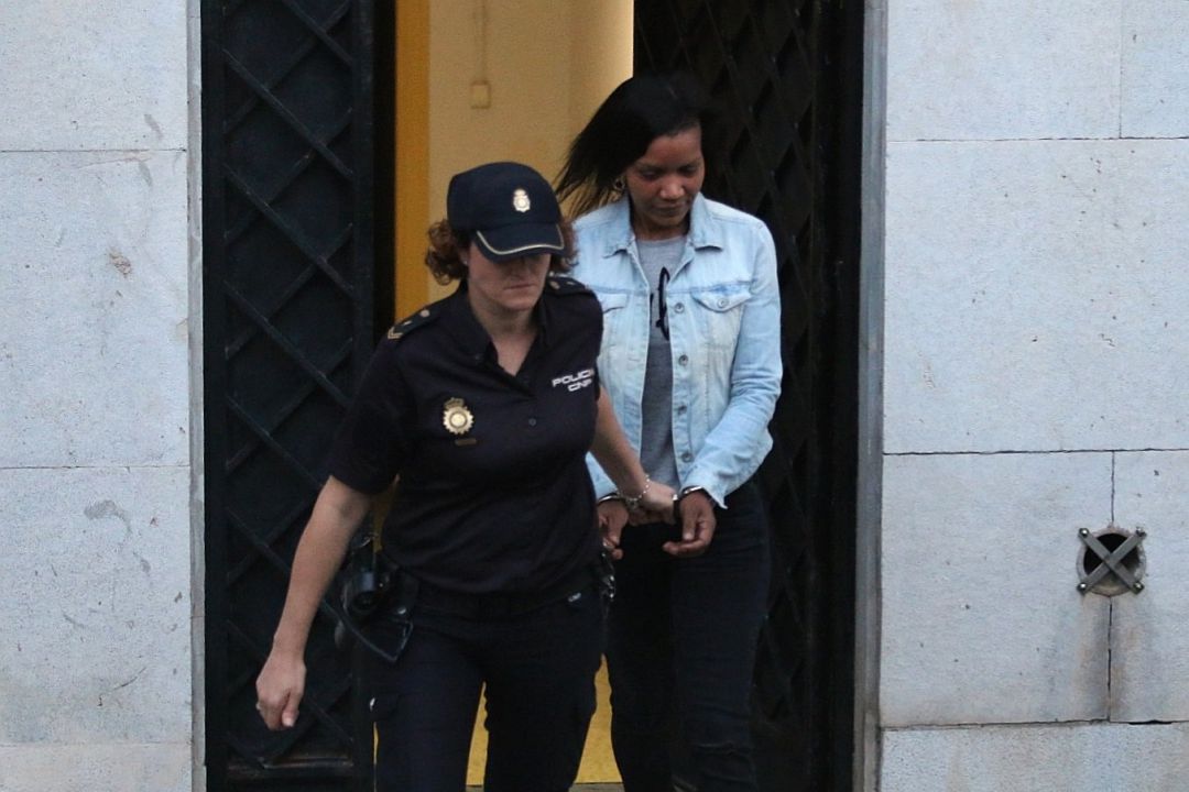 Ana Julia Quezada abandona la Audiencia Provincial de Almería tras conocer el veredicto de culpabilidad.
Ana Julia Quezada abandona la Audiencia Provincial de Almería tras conocer el veredicto de culpabilidad.