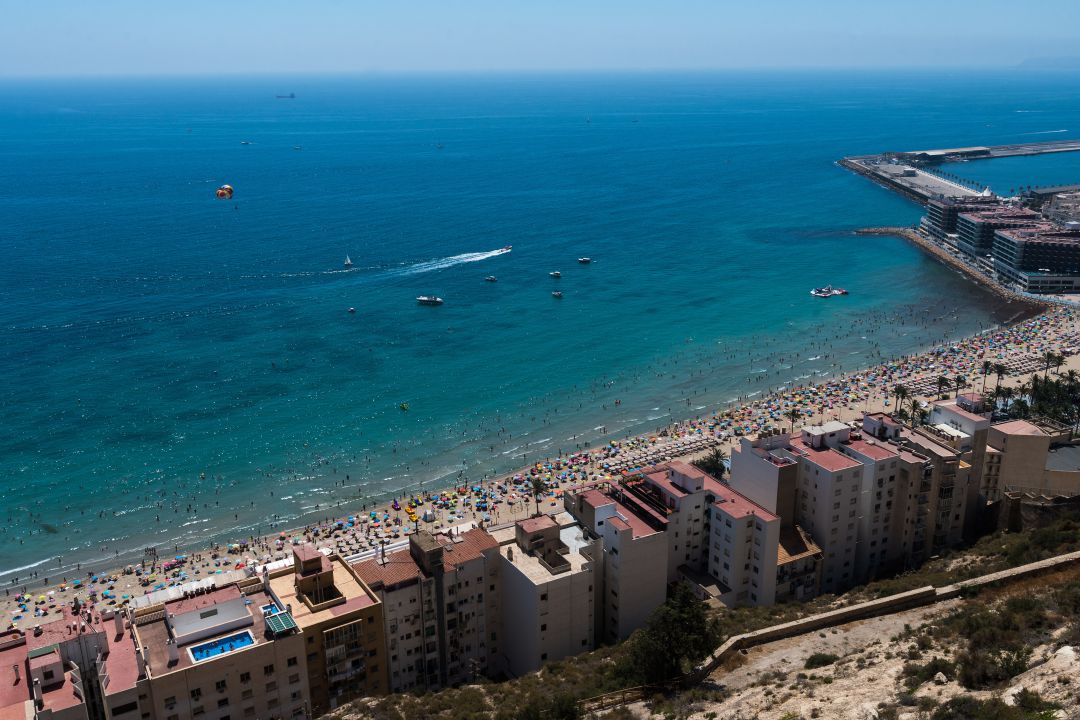 Imagen de archivo de una playa española Imagen de archivo de una playa española