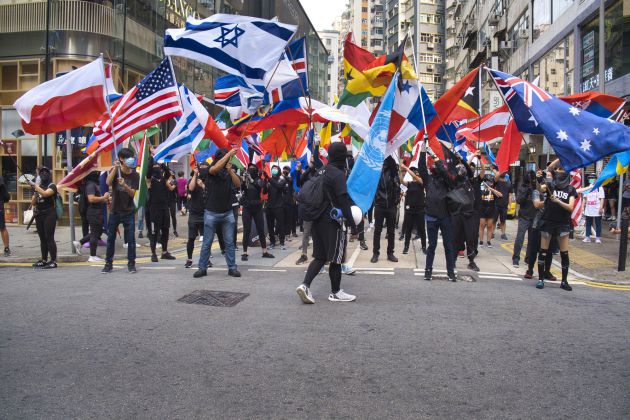Decenas de miles de personas han desafiado la prohibición de manifestarse. Decenas de miles de personas han desafiado la prohibición de manifestarse.
