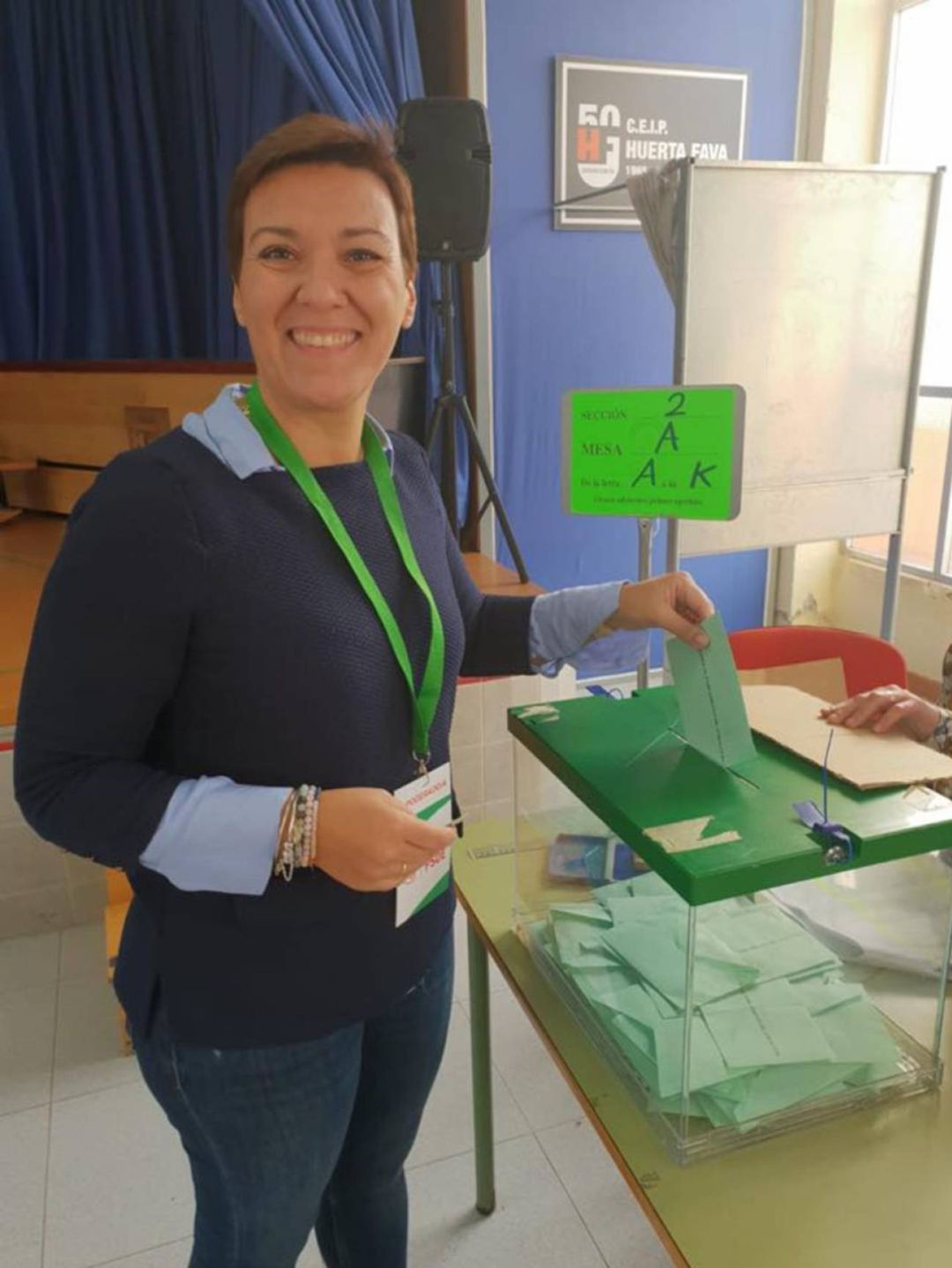 La exalcaldesa de La Línea Gemma Araujo, ejerciendo su derecho a voto La exalcaldesa de La Línea Gemma Araujo, ejerciendo su derecho a voto