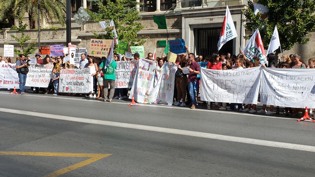 Las advertencias del consejero Imbroda sobre la huelga escolar en la Alpujarra dan sus frutos
