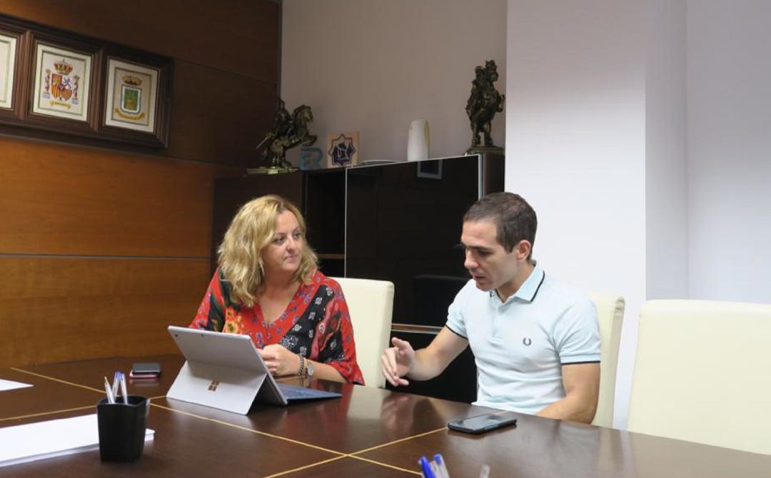 Ana Sala, alcaldesa de Calp, y Ximo Perles, portavoz de Compromís. Ana Sala, alcaldesa de Calp, y Ximo Perles, portavoz de Compromís.