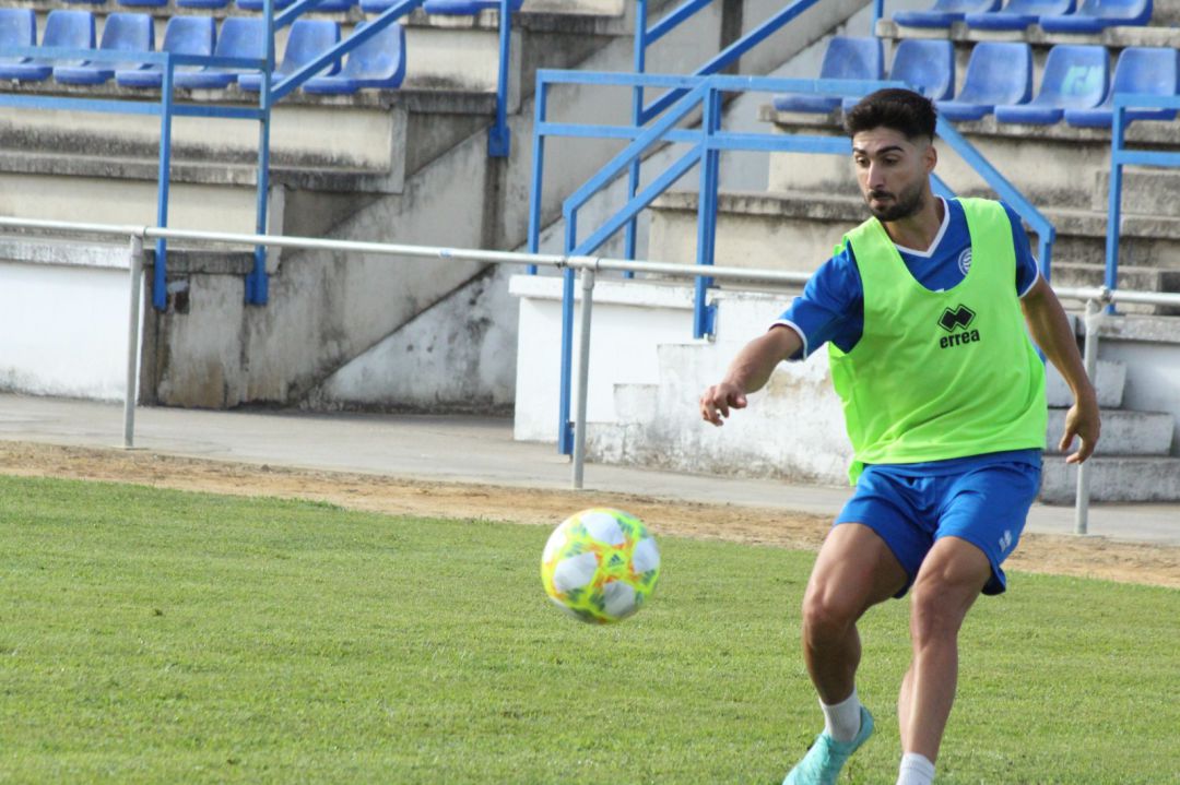 Fran Ávila en La JUventud, poco antes de empezar un partido Fran Ávila en La JUventud, poco antes de empezar un partido