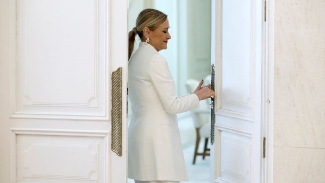 Cifuentes logra que Eroski sea sancionado con 150.000 euros por el vídeo de las cremas