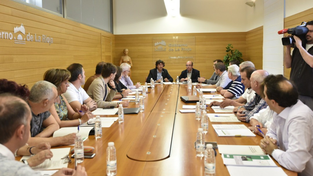 El Gobierno mejorará el servicio de transporte metropolitano de catorce municipios riojanos