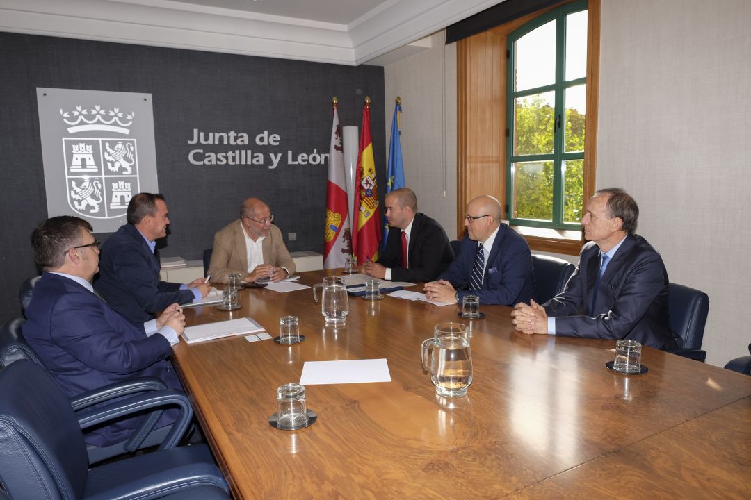 Reunión entre los promotores de la biorrefinería de Barcial del Barco y el vicepresidente de la Junta de Castilla y León, Francisco Igea Reunión entre los promotores de la biorrefinería de Barcial del Barco y el vicepresidente de la Junta de Castilla y León, Francisco Igea