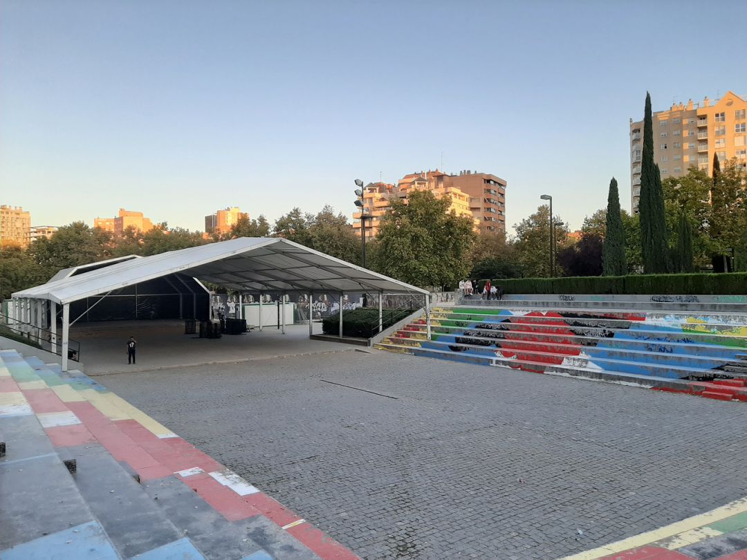 Carpa en el Parque Delicias ya montada este pasado fin de semana Carpa en el Parque Delicias ya montada este pasado fin de semana