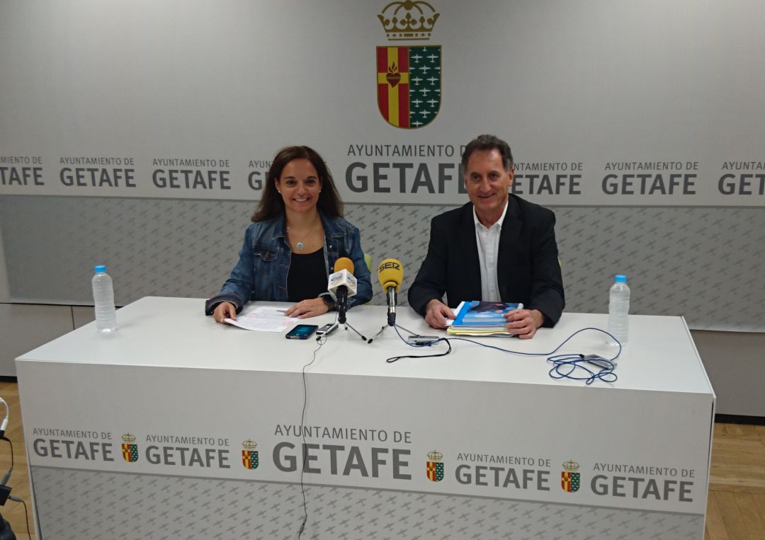 La alcaldesa de Getafe, Sara Hernández, junto al edil Herminio Vico La alcaldesa de Getafe, Sara Hernández, junto al edil Herminio Vico
