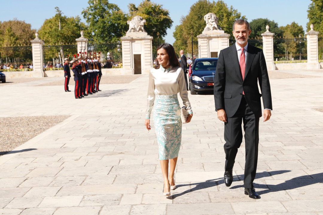 Los Reyes, Felipe y Letizia a su llegada a la reunión anual del Patronato del Instituto Cervantes en Aranjuez, en Madrid, a 2 de octubre de 2019. Los Reyes, Felipe y Letizia a su llegada a la reunión anual del Patronato del Instituto Cervantes en Aranjuez, en Madrid, a 2 de octubre de 2019.